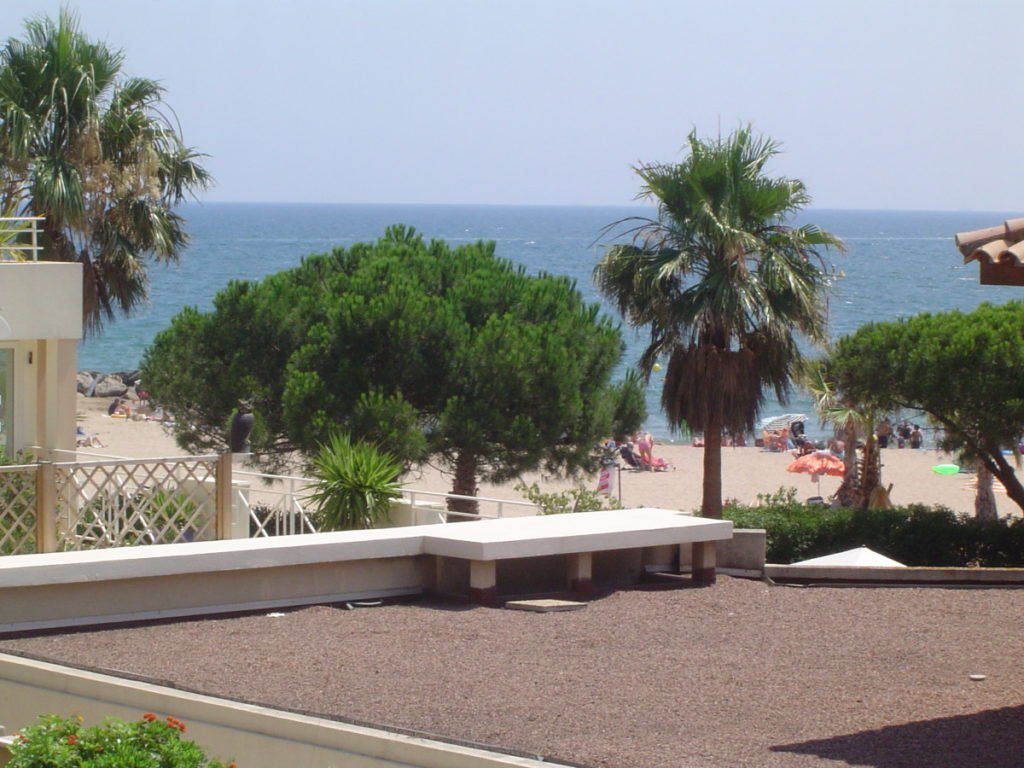 vue plage depuis le balcon